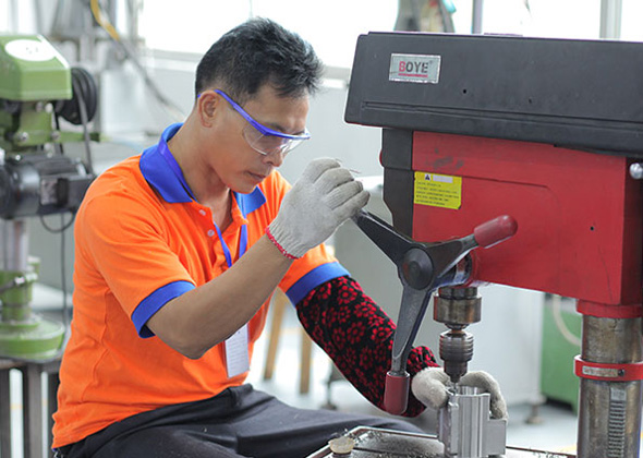 生產(chǎn)車(chē)間設(shè)備展示